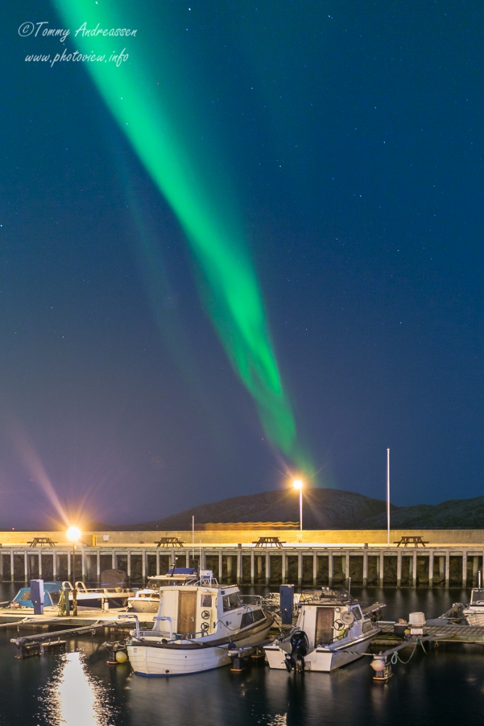 Nordlys over havna i Bodø